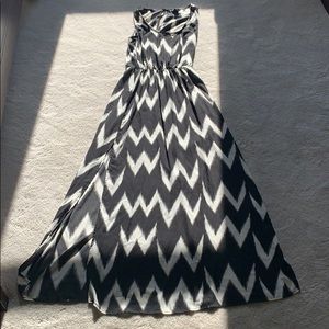 Maxi black and white